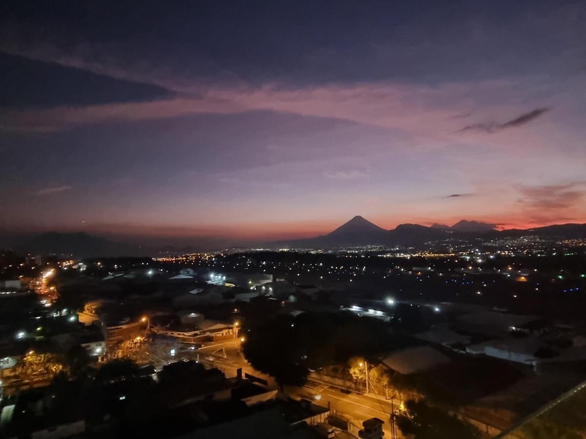 Amazing Volcano Views In Front Of Airport Guatemala City Bagian luar foto