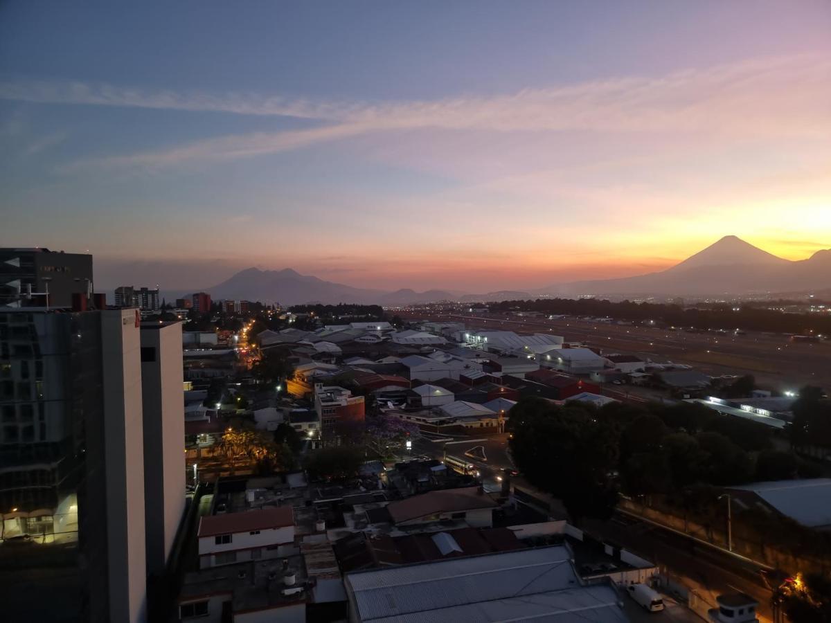 Amazing Volcano Views In Front Of Airport Guatemala City Bagian luar foto