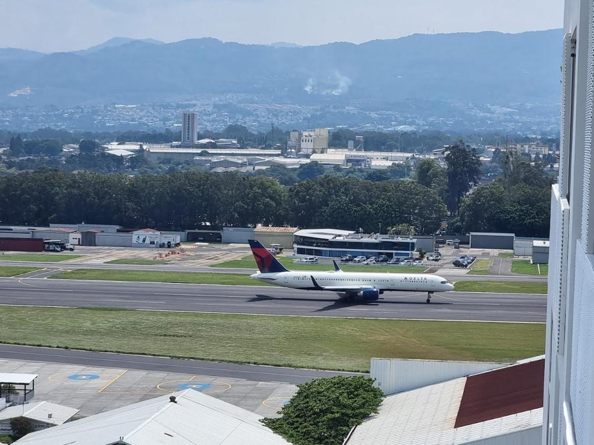 Amazing Volcano Views In Front Of Airport Guatemala City Bagian luar foto