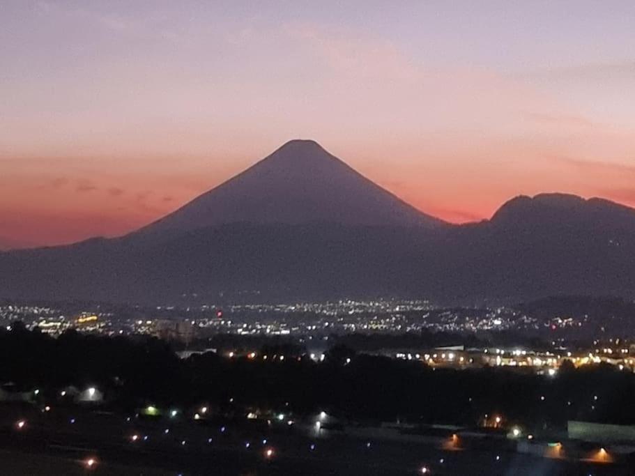 Amazing Volcano Views In Front Of Airport Guatemala City Bagian luar foto
